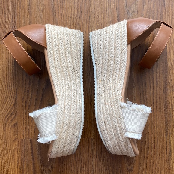 Platform Sandal - Picture 3 of 4